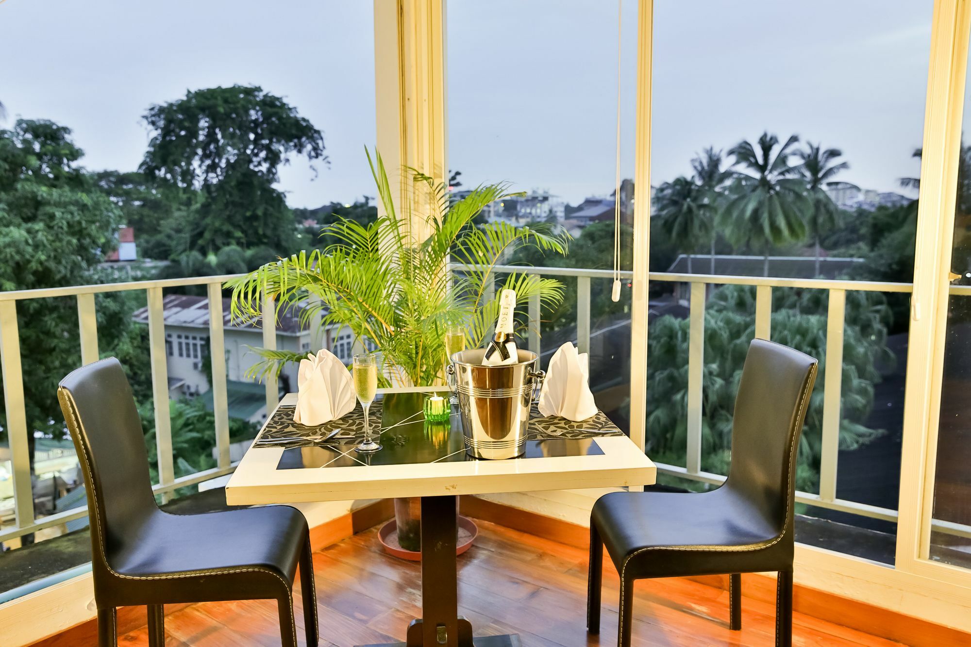 Sky View Hotel Yangon Exterior foto